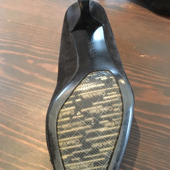 Black suede heels with cream leather toe - Picture 2 of 3